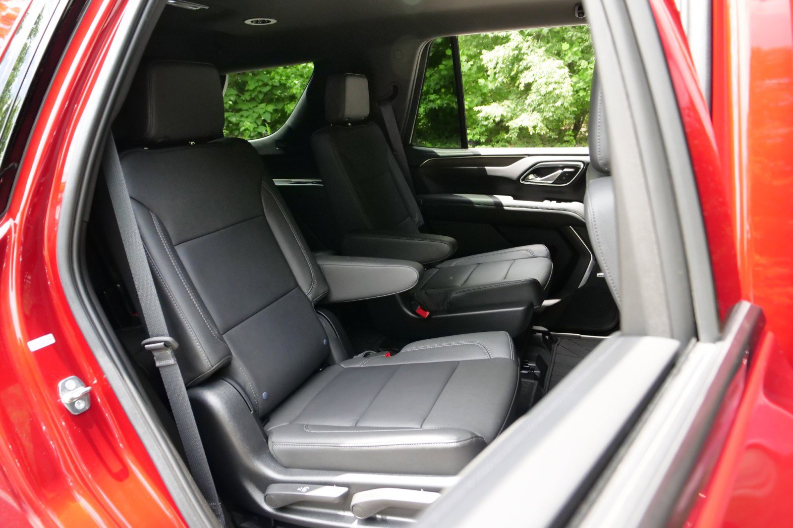 Used 2023 Chevrolet Tahoe Z71 w/ Luxury Package AWD/4WD image 32