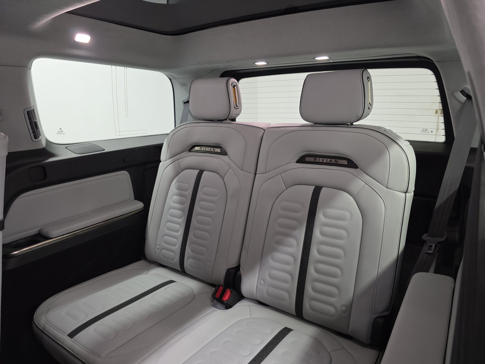 Used 2024 Rivian R1S Adventure AWD/4WD image 22