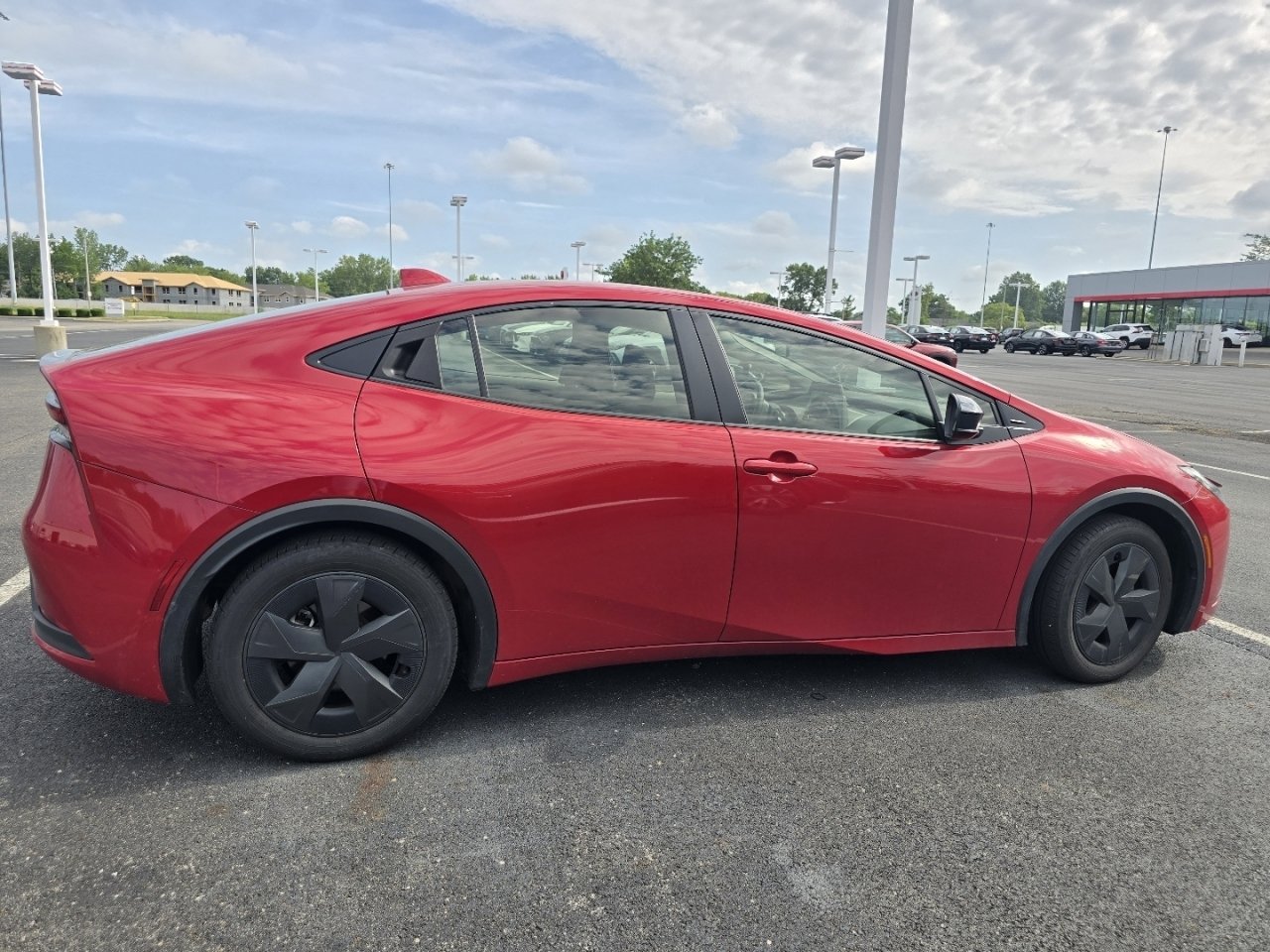 Used 2025 Toyota Prius LE FWD image 8