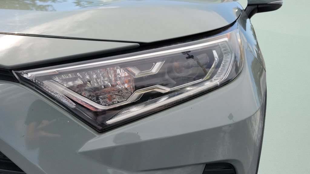 Used 2020 Toyota RAV4 XLE AWD/4WD image 29