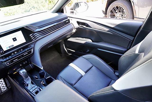 Used 2025 Toyota Camry SE FWD image 21