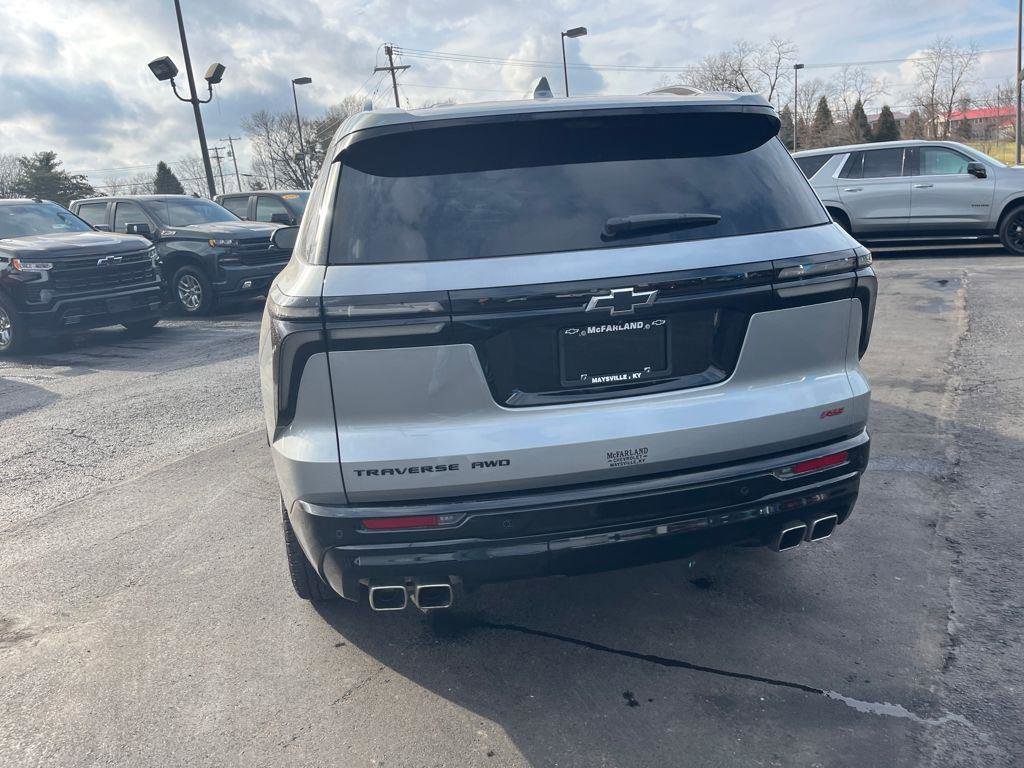 Used 2025 Chevrolet Traverse RS AWD/4WD image 4