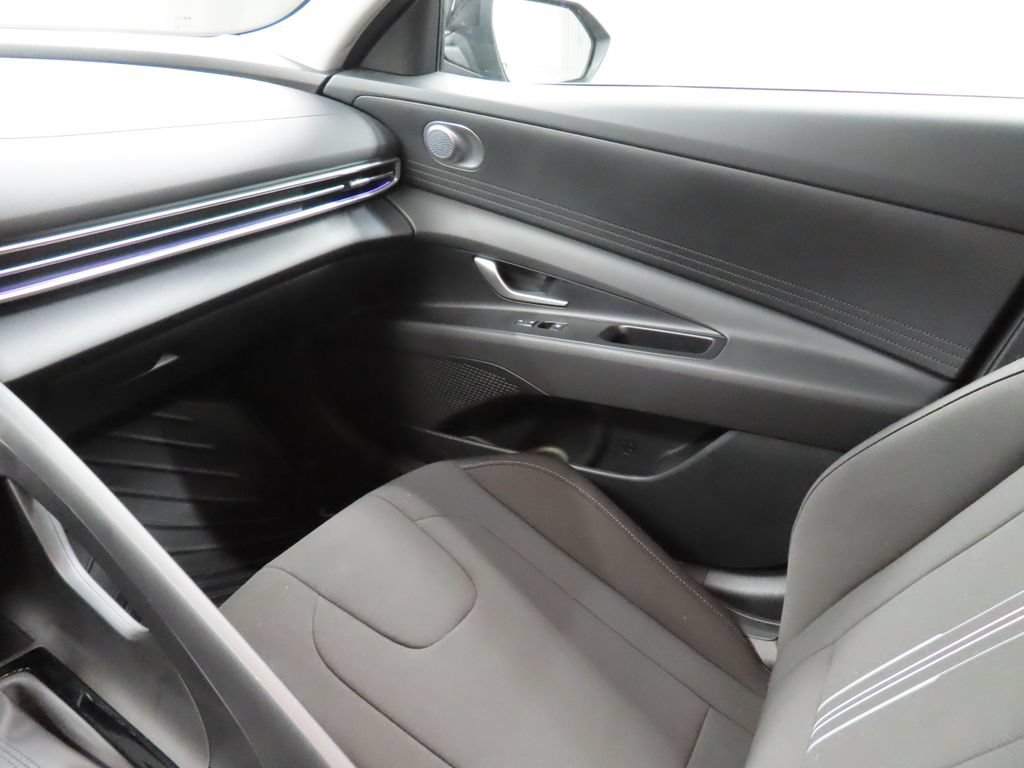 Used 2024 Hyundai Elantra SEL FWD image 24