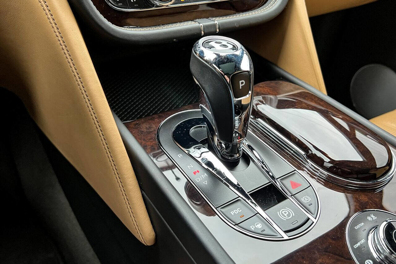 Used 2017 Bentley Bentayga image 37