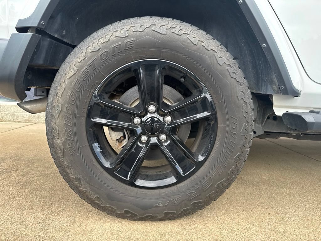 Used 2023 Jeep Wrangler Unlimited Sahara AWD/4WD image 23