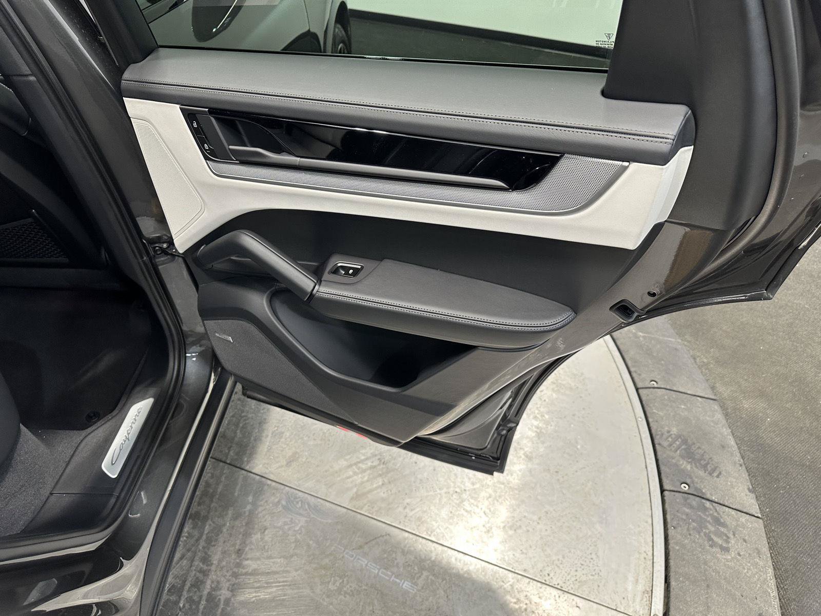 New 2026 Porsche Cayenne Coupe AWD/4WD image 40