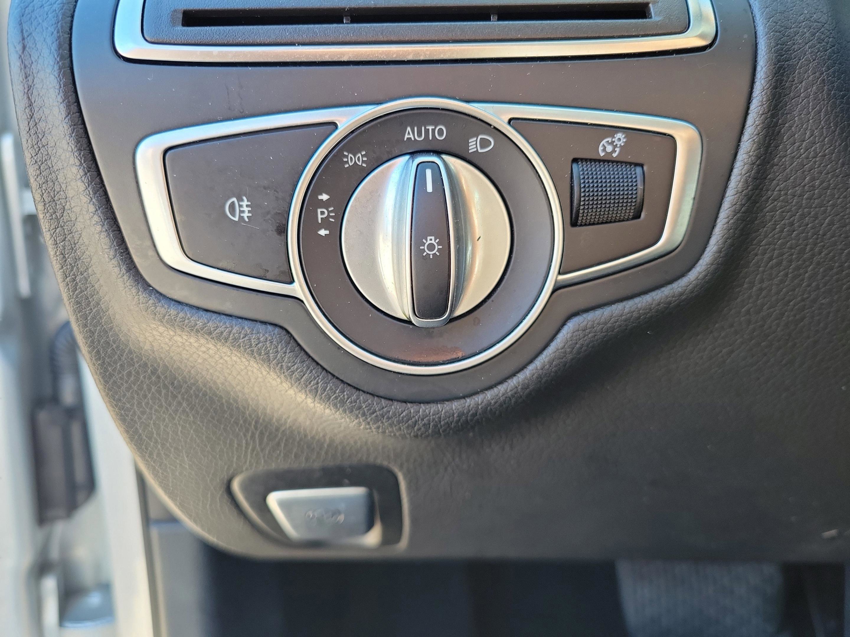 Used 2020 Mercedes-Benz C 300 Sedan image 23