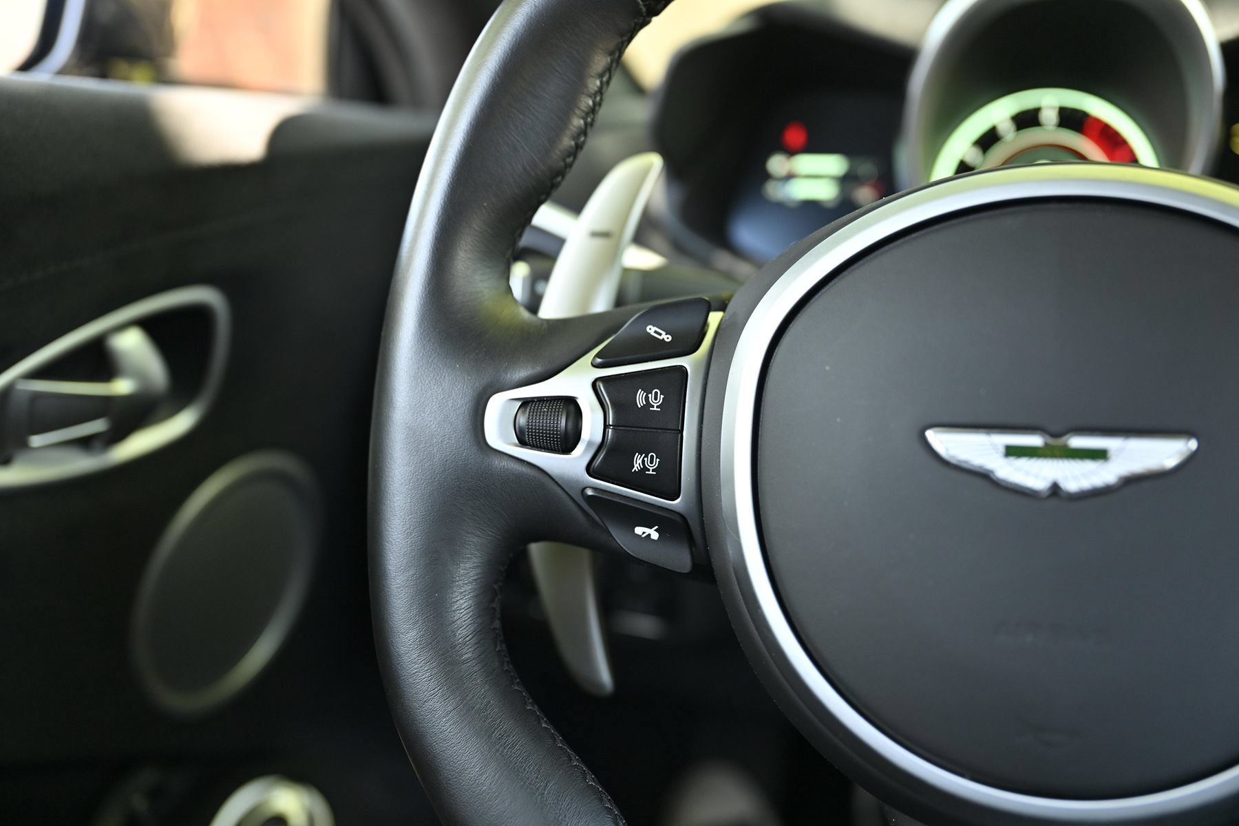 Used 2020 Aston Martin V8 Vantage Coupe RWD image 37