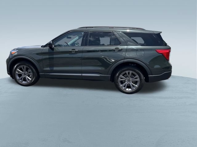 Used 2023 Ford Explorer XLT w/ Equipment Group 202A AWD/4WD image 8