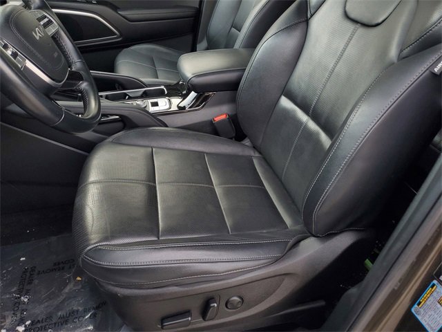 Used 2024 Kia Telluride EX w/ EX Captain's Chair Package image 18