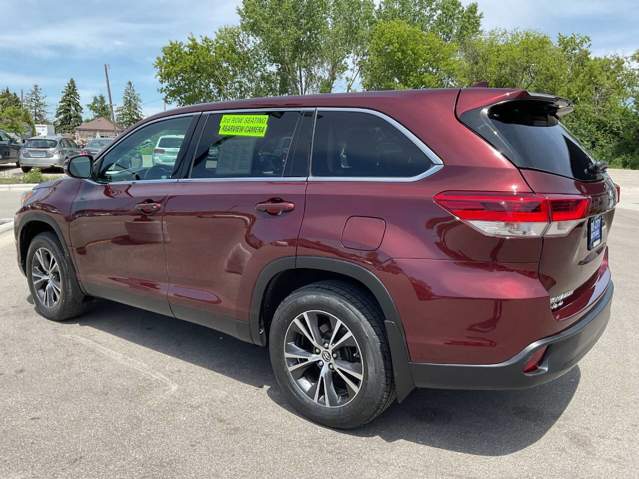Used 2019 Toyota Highlander Plus AWD/4WD image 4