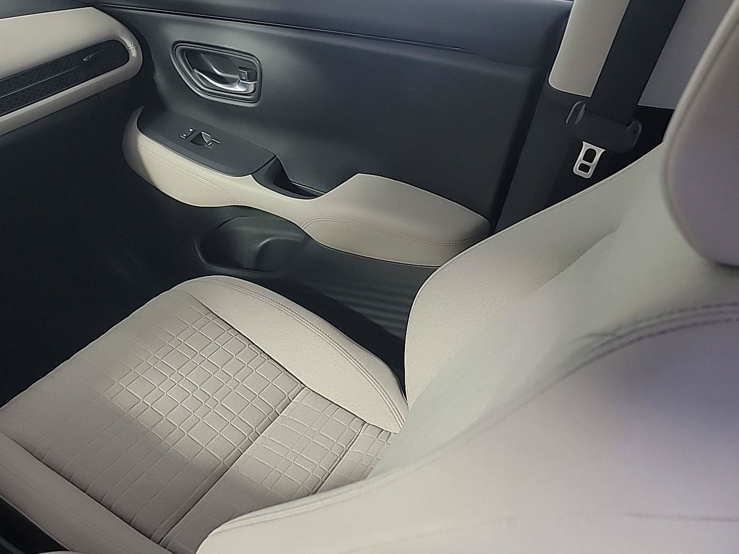 Certified 2025 Honda HR-V LX image 21