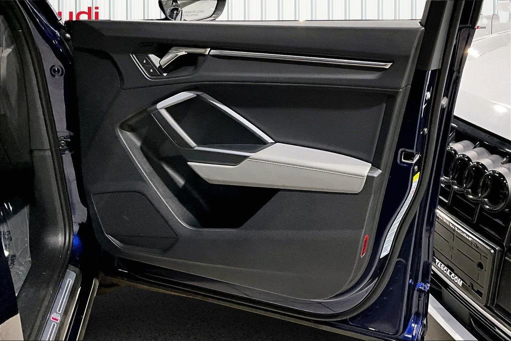 Certified 2025 Audi Q3 2.0T Premium w/ Convenience Package image 28