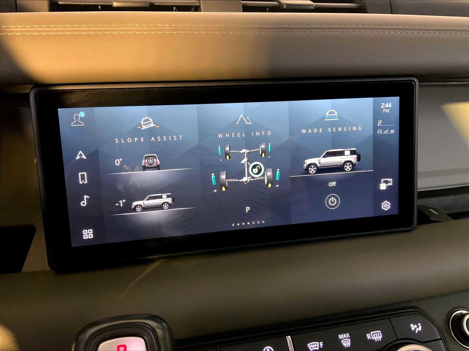 Used 2020 Land Rover Defender 110 SE image 37