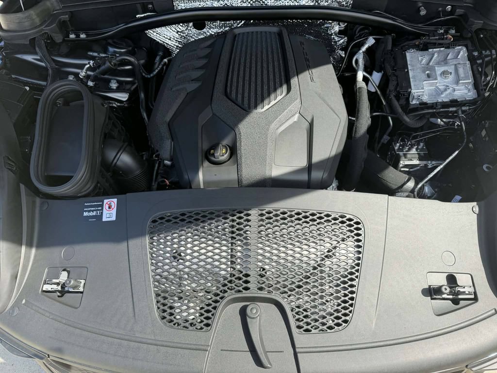 New 2026 Porsche Macan AWD/4WD image 13