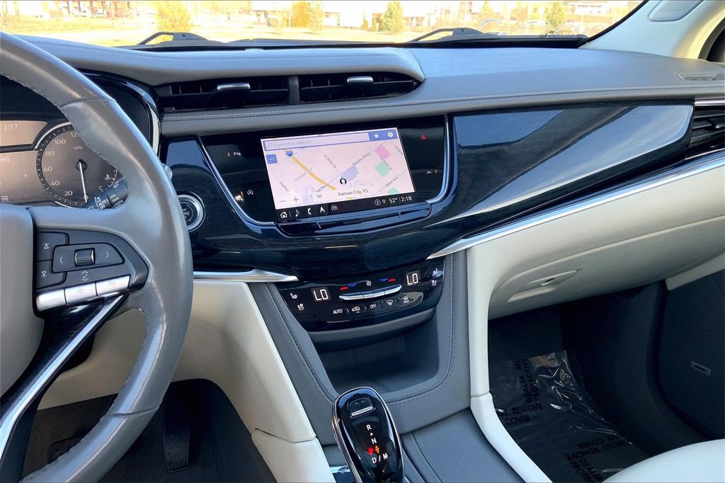 Used 2023 Cadillac XT6 Premium Luxury image 11