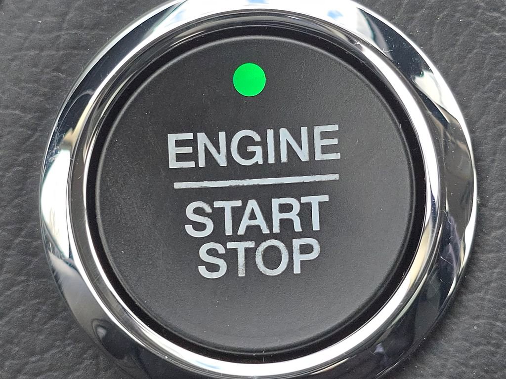 Used 2020 Ford Fusion SE image 32