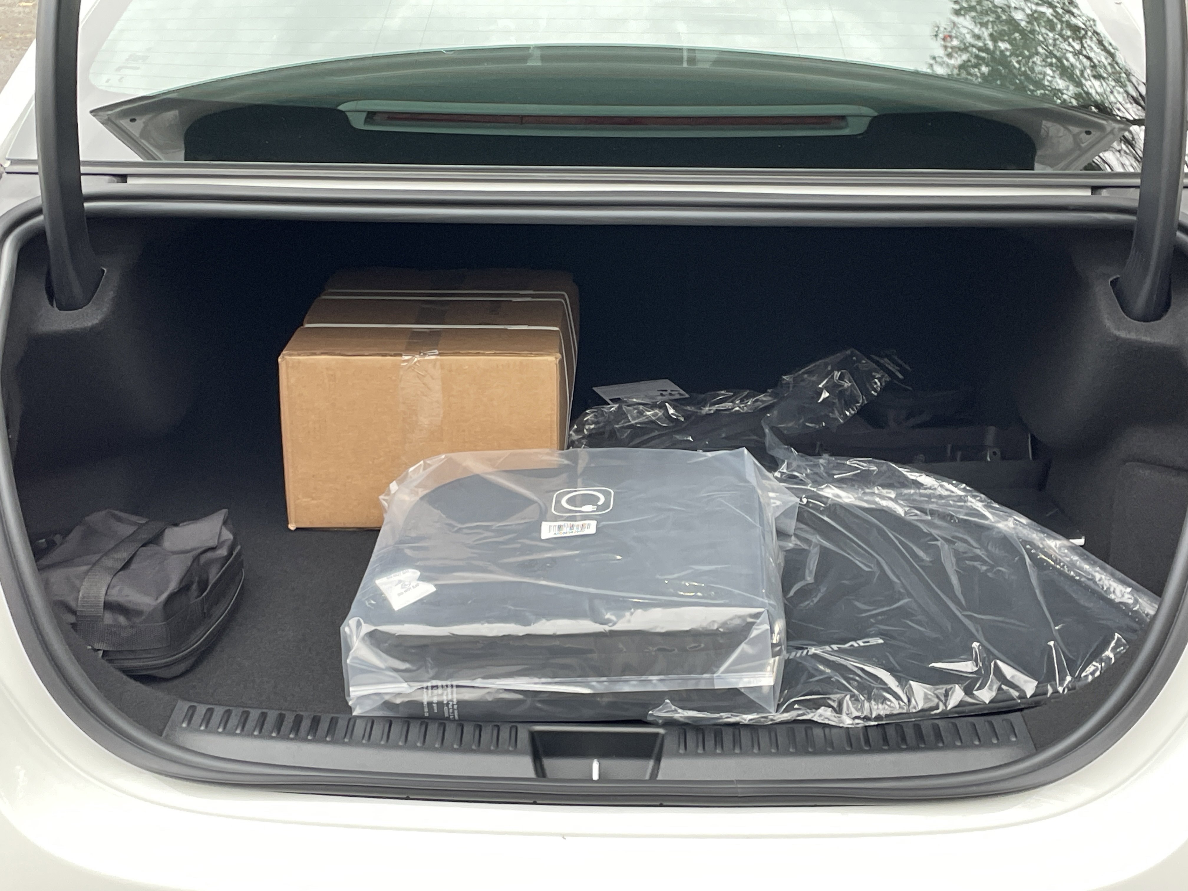 New 2026 Mercedes-Benz E 53 AMG e 4MATIC Sedan image 9