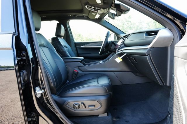 Certified 2025 Jeep Grand Cherokee Limited w/ Luxury Tech Group II image 47