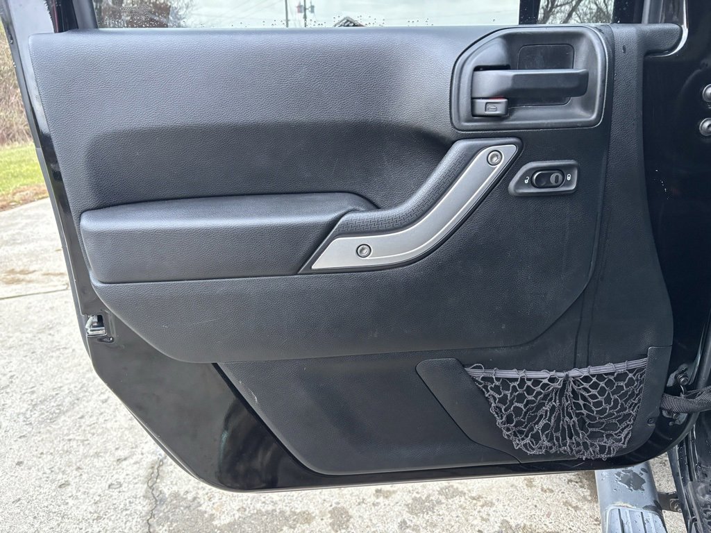 Used 2018 Jeep Wrangler Unlimited Rubicon w/ Cold Weather Group image 19