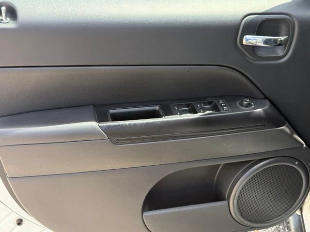 Used 2016 Jeep Patriot Latitude FWD image 12