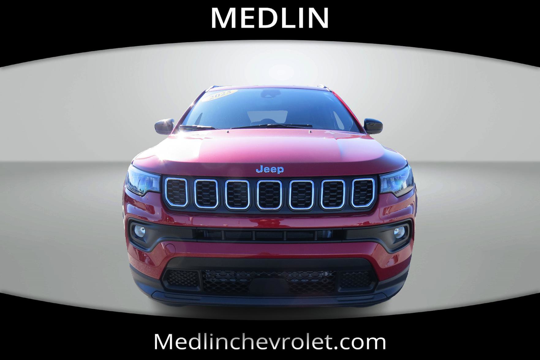 Used 2025 Jeep Compass Latitude image 3