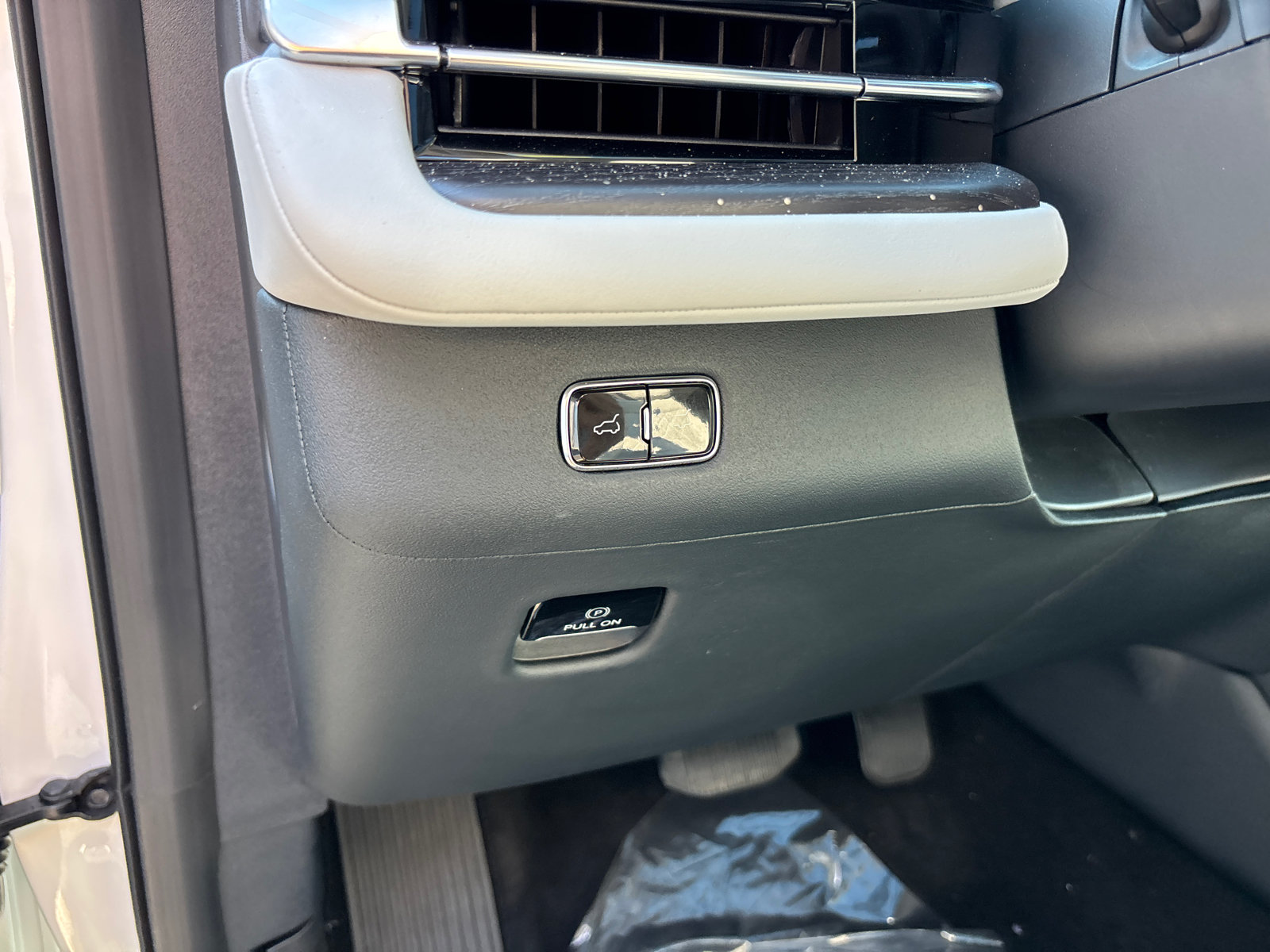 New 2027 Lincoln Navigator L Black Label w/ Black Label Special Edition AWD/4WD image 13