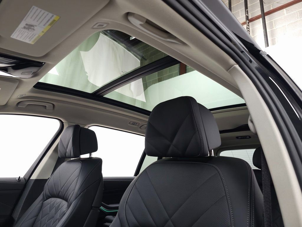 Used 2025 BMW X7 xDrive40i w/ Climate Comfort Package image 16
