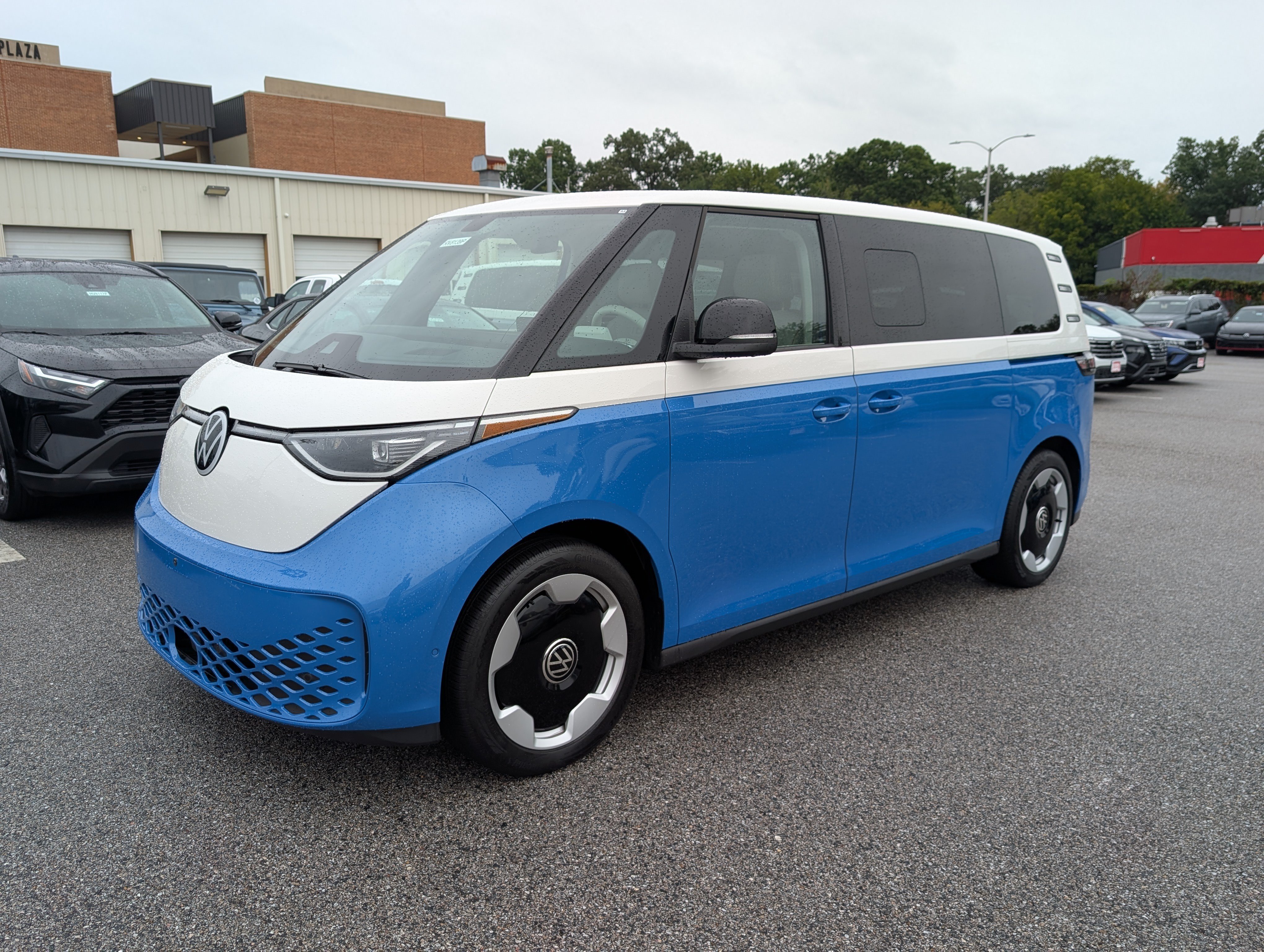 Used 2025 Volkswagen ID. Buzz Pro S Plus AWD/4WD image 7