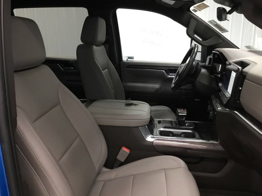Used 2023 Chevrolet Silverado 1500 LTZ w/ Technology Package AWD/4WD image 48
