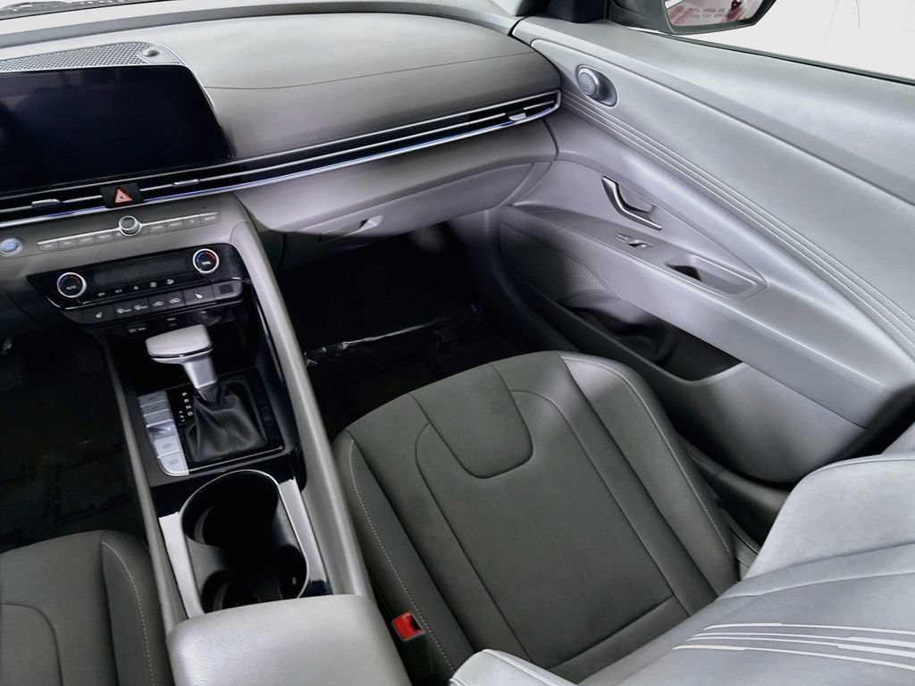 Certified 2025 Hyundai Elantra SEL FWD image 27