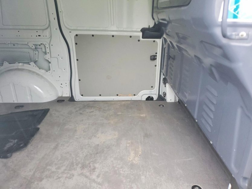 Used 2023 Mercedes-Benz Metris image 9