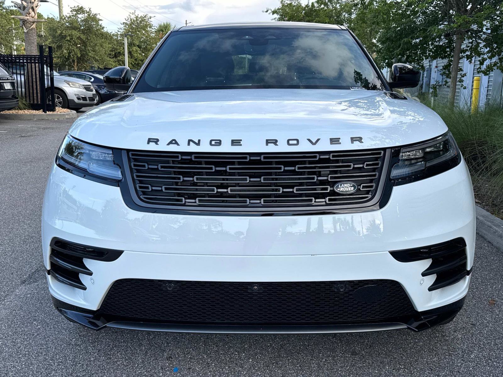 New 2026 Land Rover Range Rover Velar Dynamic SE image 8