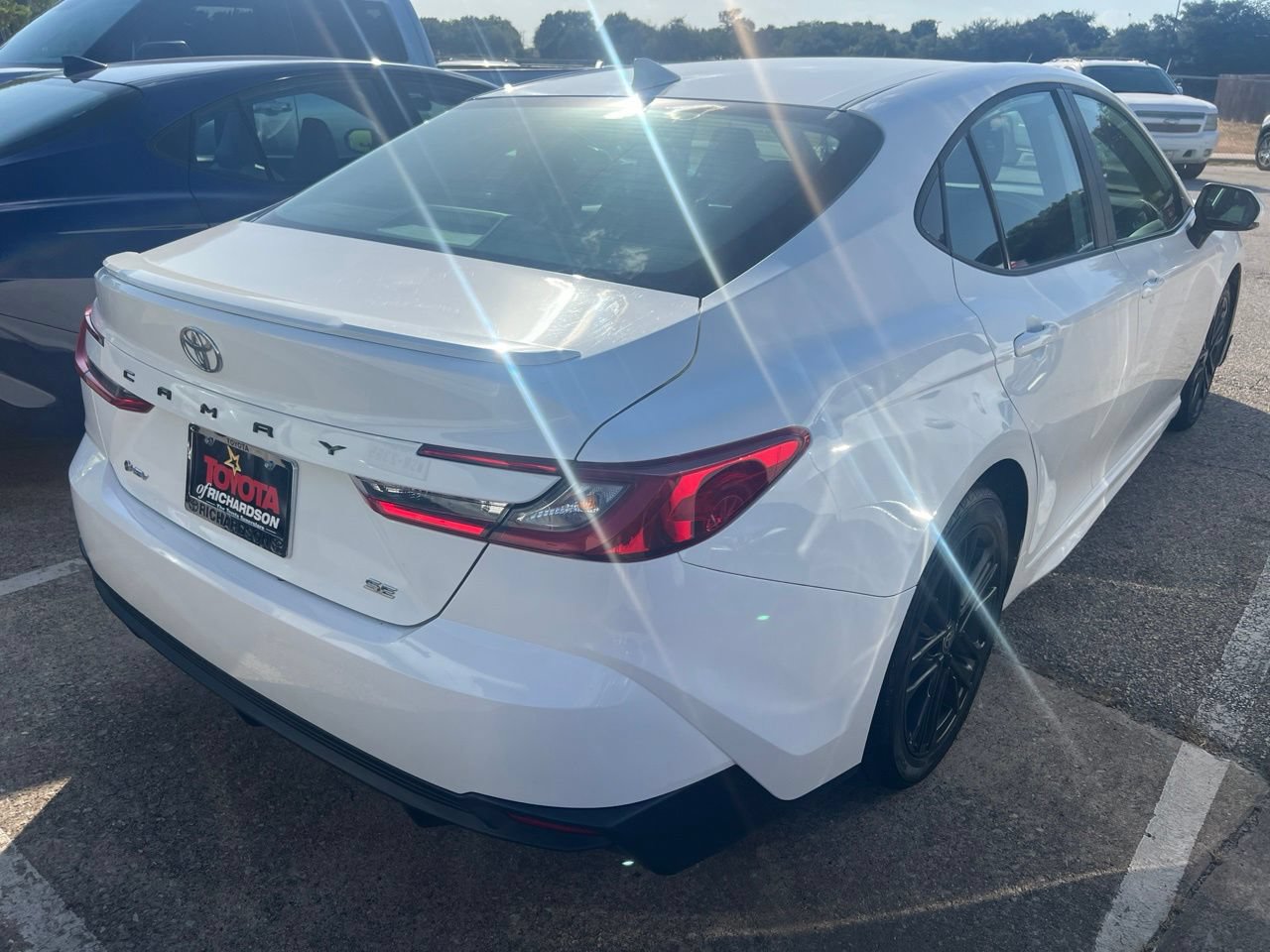 Used 2025 Toyota Camry SE FWD image 4