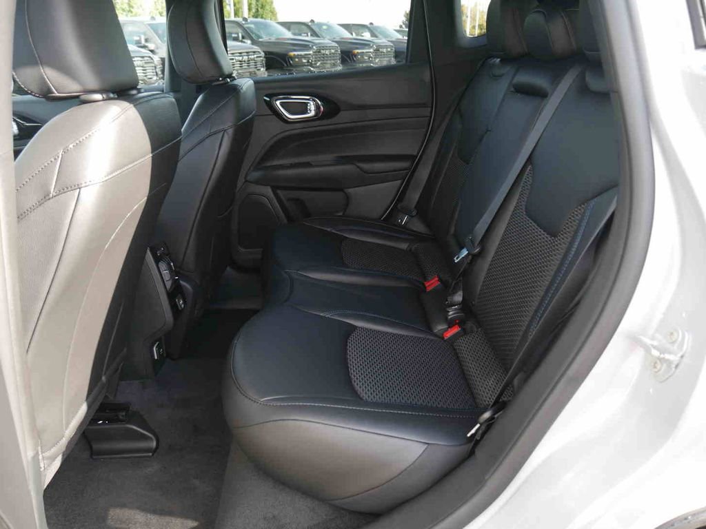 New 2026 Jeep Compass Latitude image 10