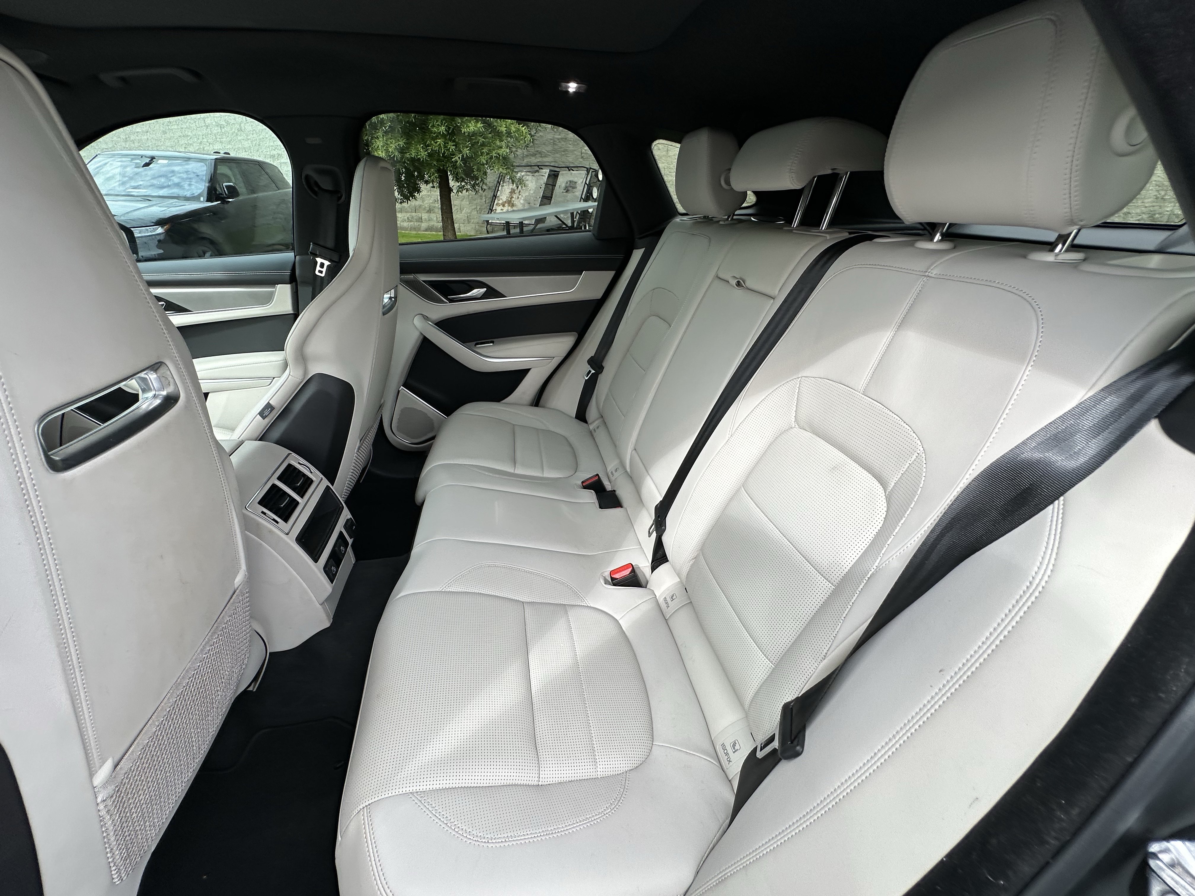 Used 2026 Jaguar F-PACE R-Dynamic S AWD/4WD image 33