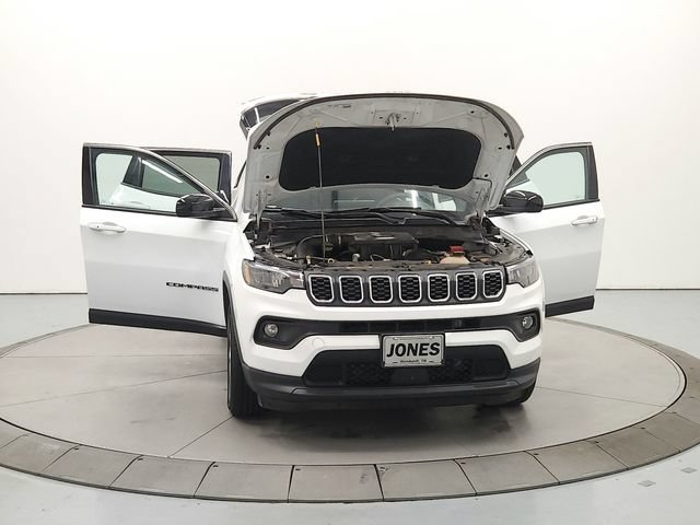 Used 2024 Jeep Compass Latitude AWD/4WD image 11