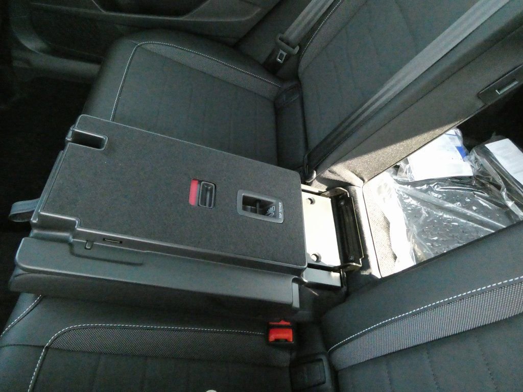 Certified 2025 Volkswagen Taos SE FWD image 38