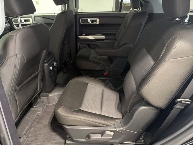 Used 2023 Ford Explorer XLT image 29