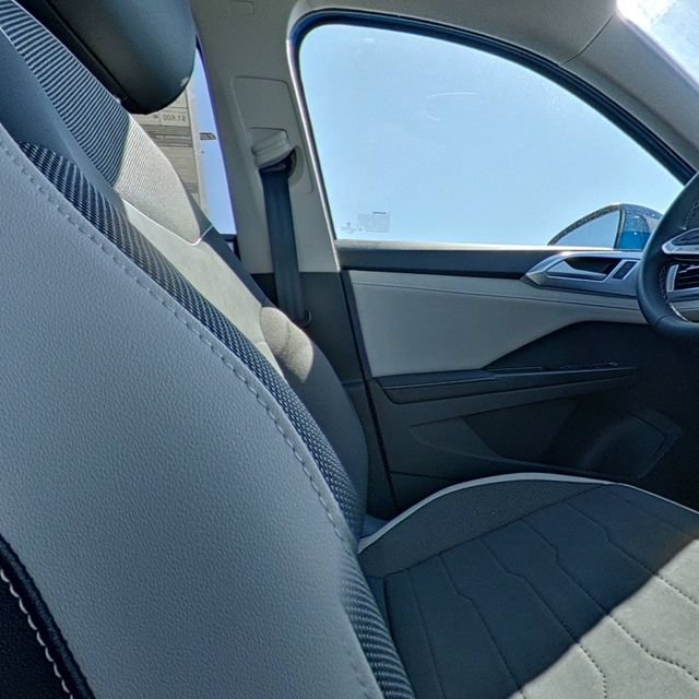 New 2026 Volkswagen Taos SE FWD image 28