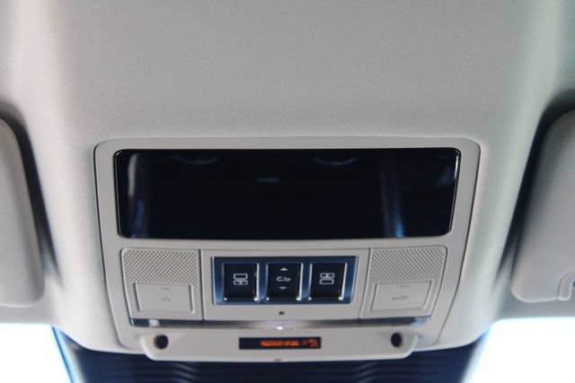 Used 2024 Land Rover Discovery S AWD/4WD image 16