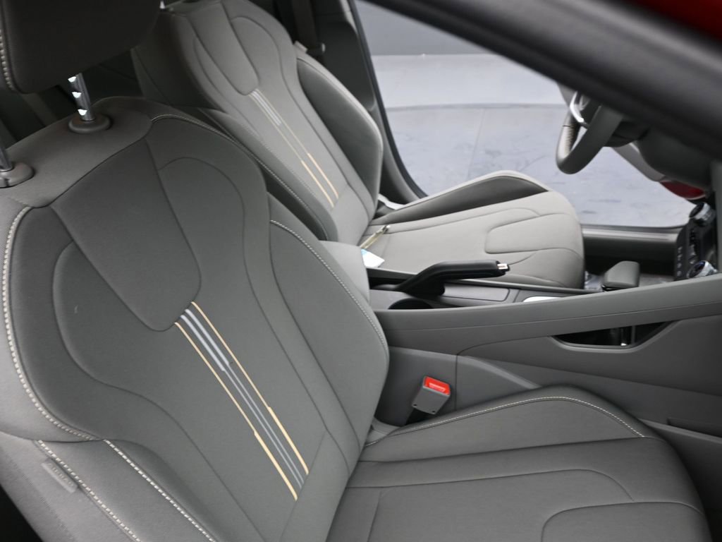 Certified 2025 Hyundai Elantra Sport image 18