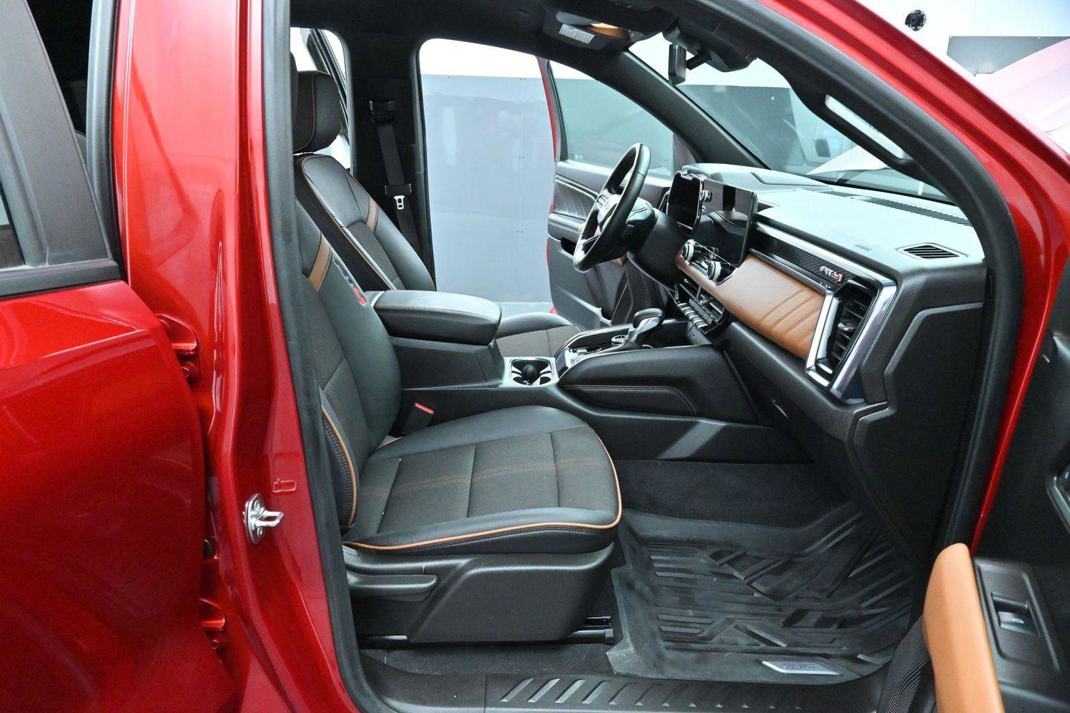 Used 2024 GMC Canyon AT4 w/ Canyon Safety Plus Package AWD/4WD image 28
