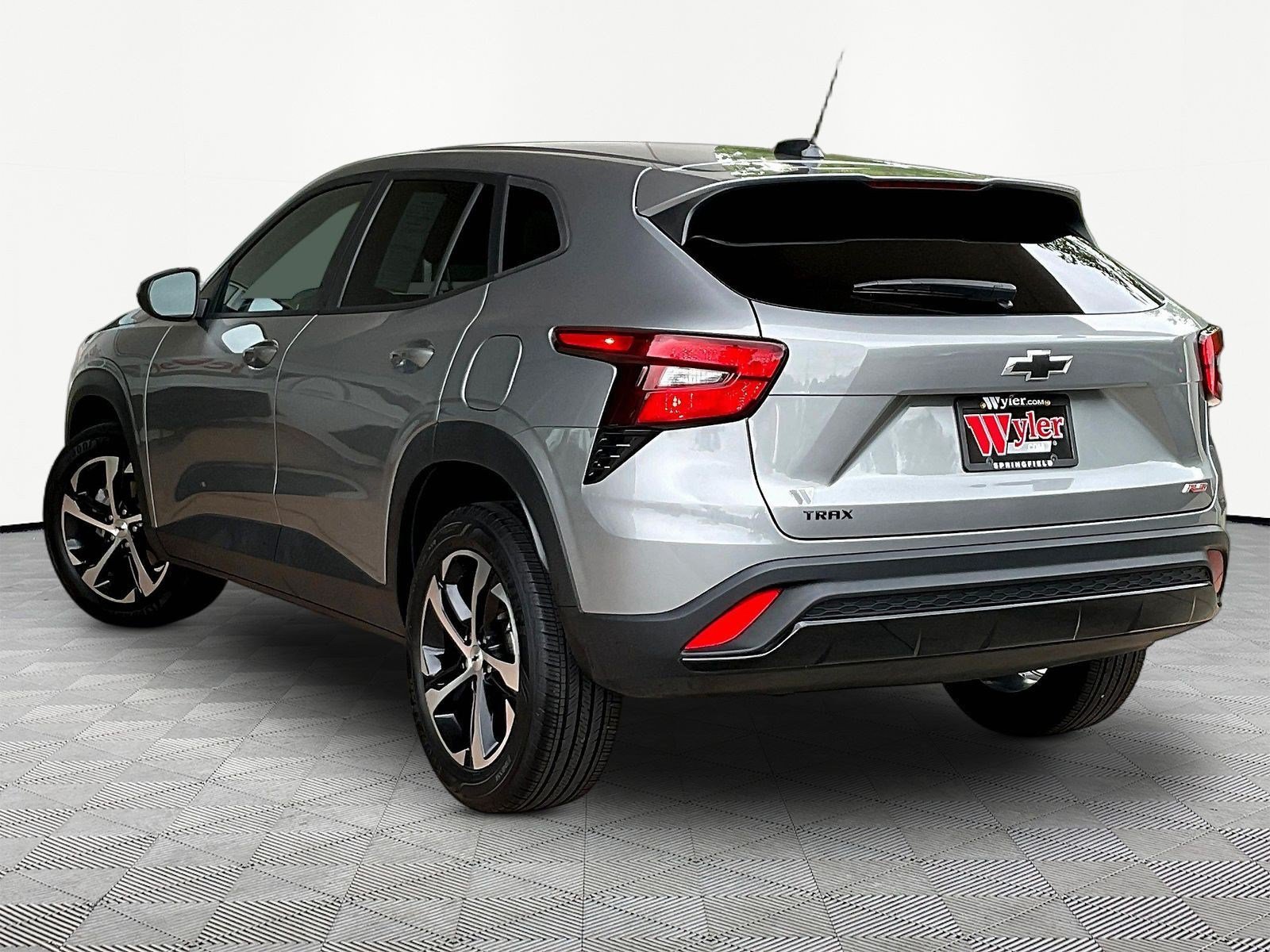 Used 2024 Chevrolet Trax RS FWD image 4