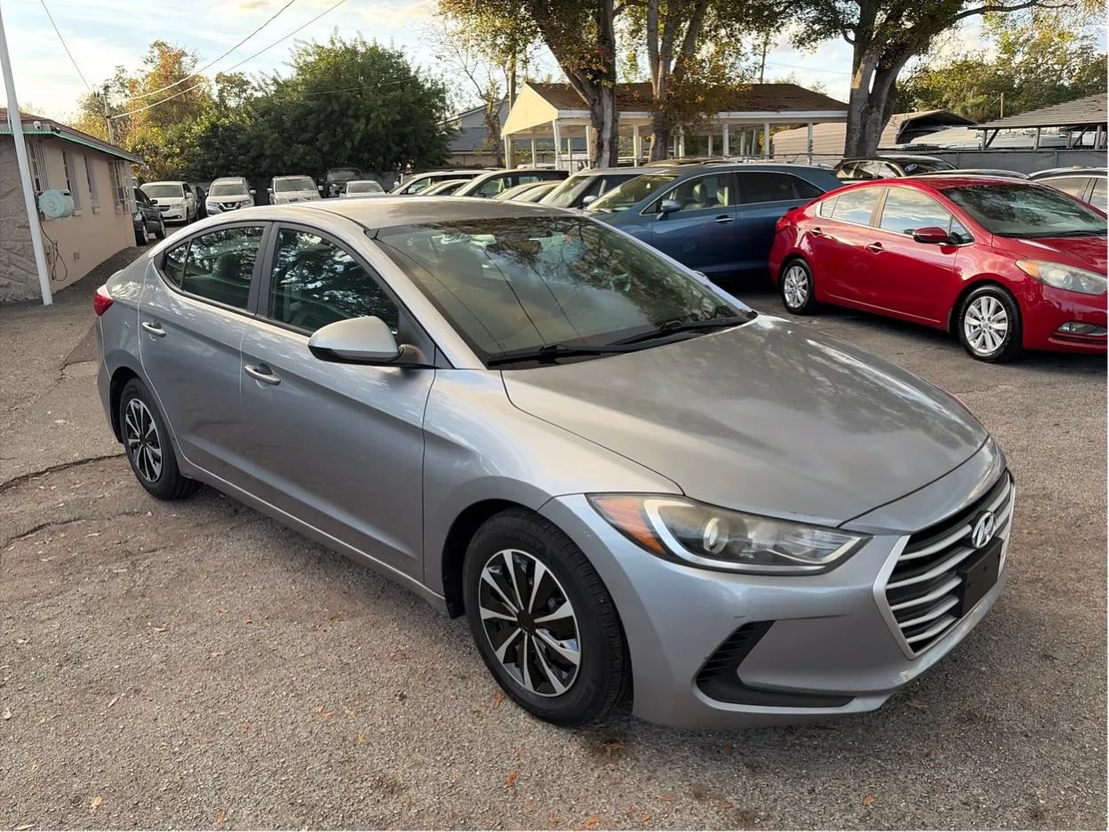 Used 2017 Hyundai Elantra SE FWD image 3