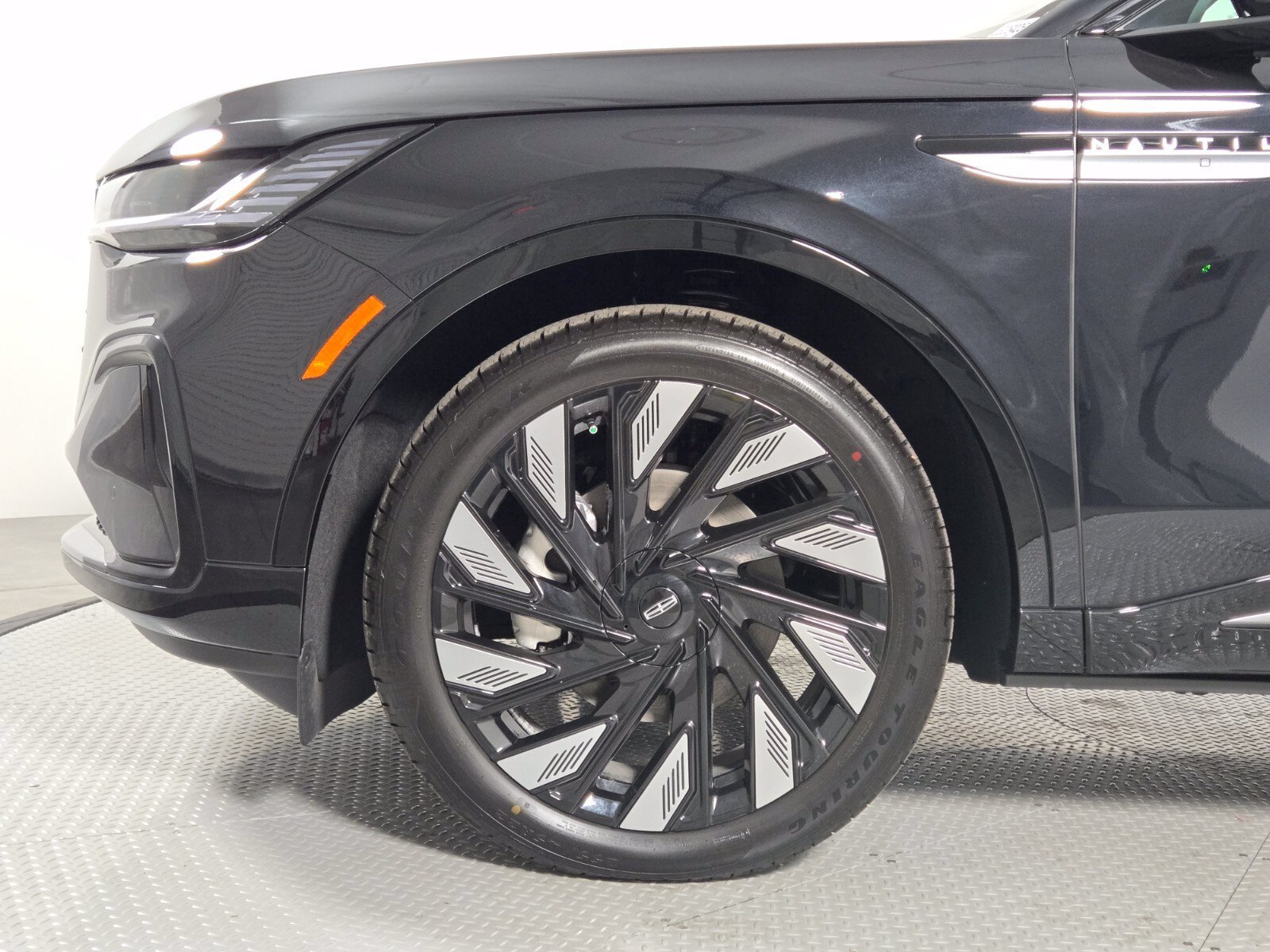 New 2026 Lincoln Nautilus Reserve AWD/4WD image 11