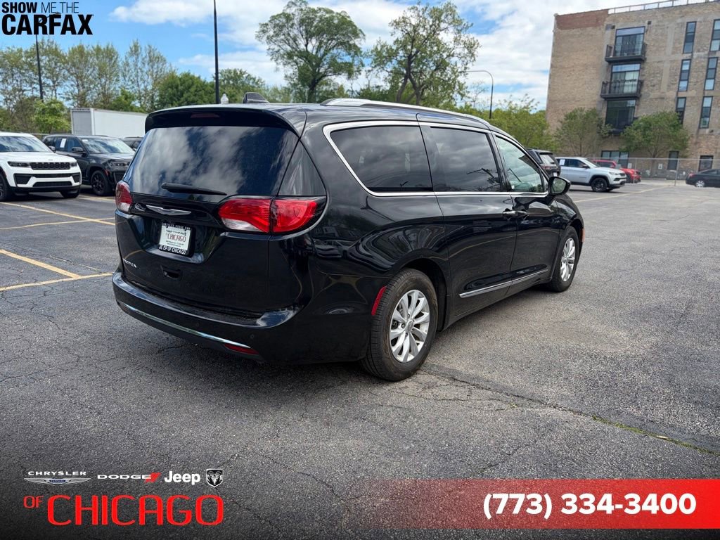 Used 2019 Chrysler Pacifica Touring-L FWD image 4
