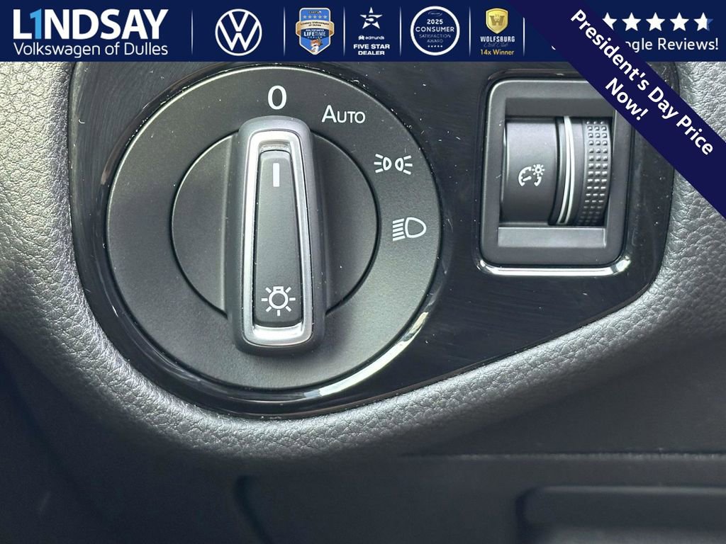 Used 2019 Volkswagen Golf R 4-Door image 23