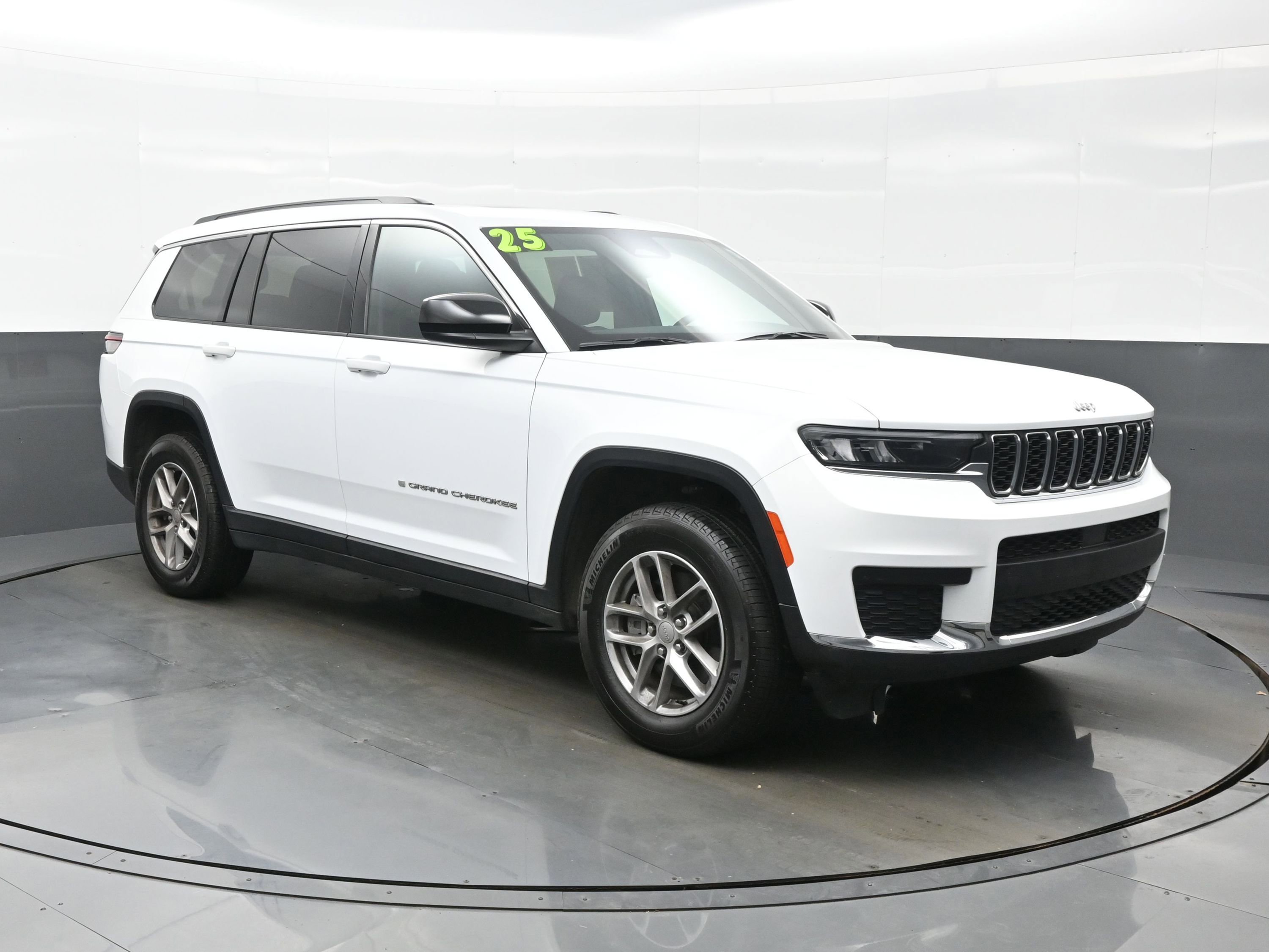 Used 2025 Jeep Grand Cherokee L Laredo w/ Trailer Tow Package AWD/4WD image 8