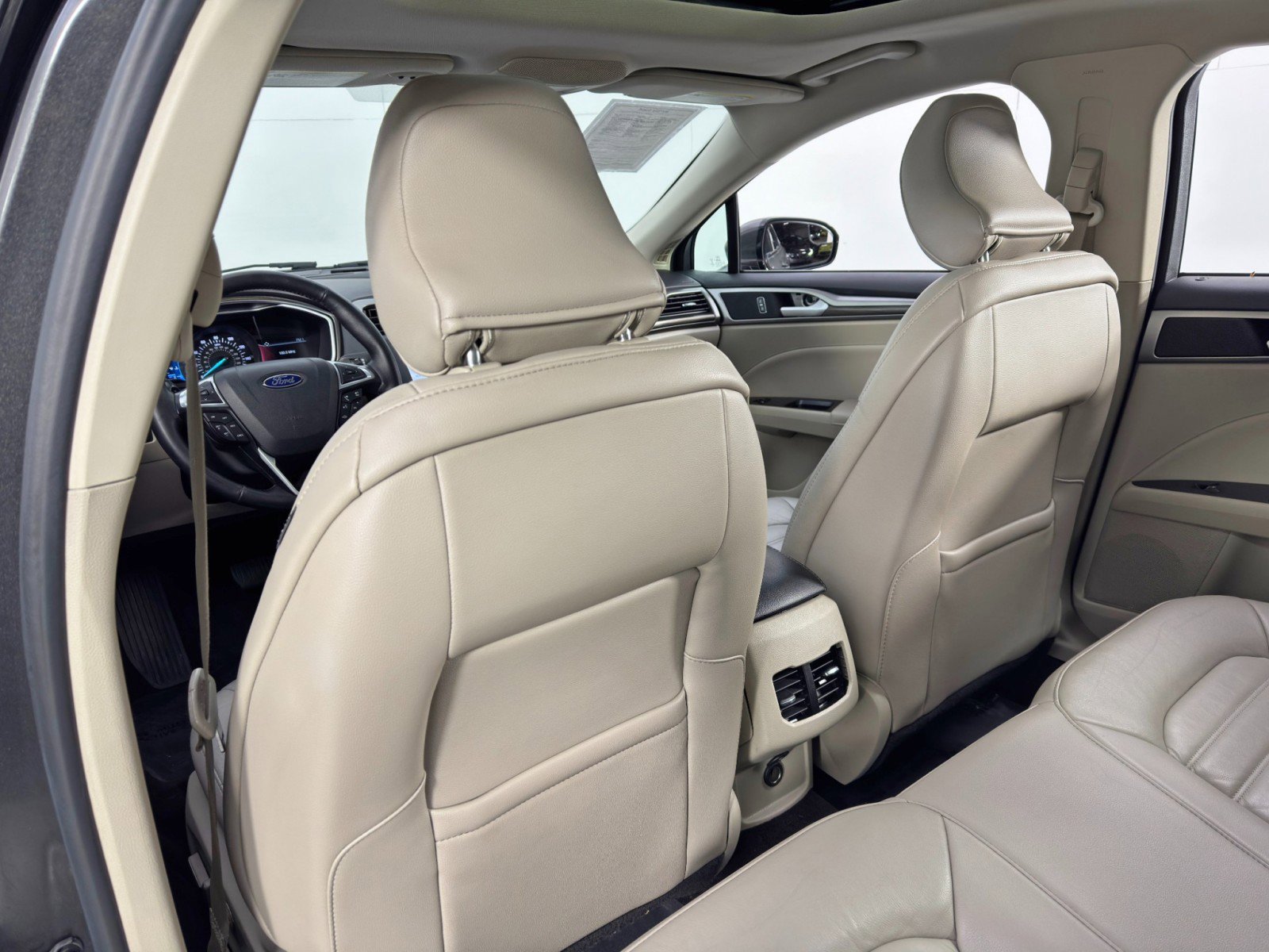 Used 2017 Ford Fusion SE w/ Fusion SE Technology Package image 29
